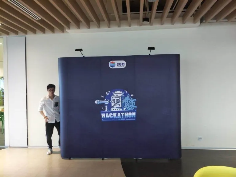 A-pop-up-display-Youprint-did-for-sea-group